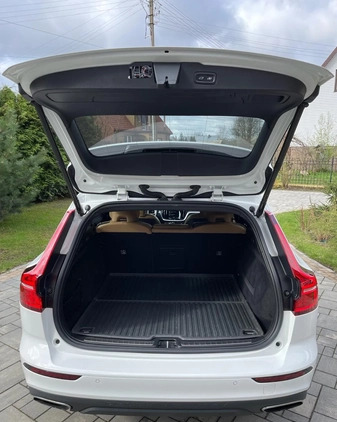 Volvo V60 Cross Country cena 122000 przebieg: 87237, rok produkcji 2019 z Białystok małe 781